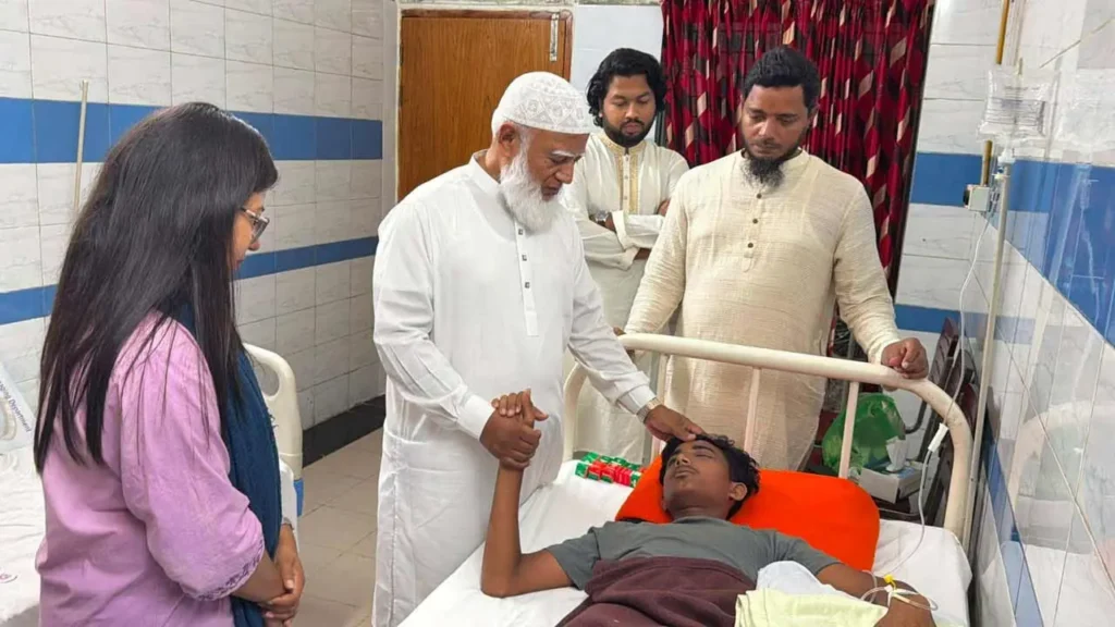 চোখ হারানো আলিফকে দেখতে হাসপাতালে বিরোধীদলীয় নেতা