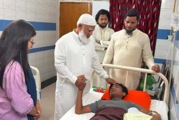 চোখ হারানো আলিফকে দেখতে হাসপাতালে বিরোধীদলীয় নেতা