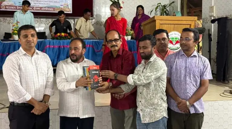 শ্রীমঙ্গল বইপড়ায় শিক্ষার্থীদের উদ্বুদ্ধ করলেন এমপি মুজিব