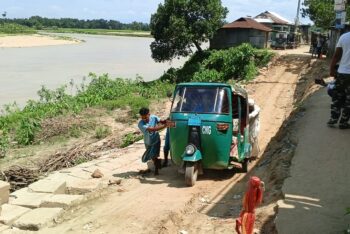 কুলাউড়ায় মনু নদীতে বিলীনের পথে শতবর্ষী কাউকাপন বাজার