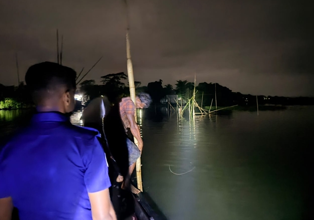 কুলাউড়ায় ফানাই নদীতে প্রশাসনের অভিযান