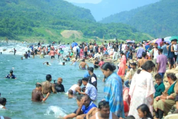 সাদাপাথরে প্রাণ গেল পর্যটকের