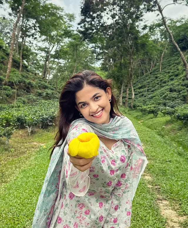 সিলেটের প্রেমে অভিনেত্রী সাদিয়া আয়মান