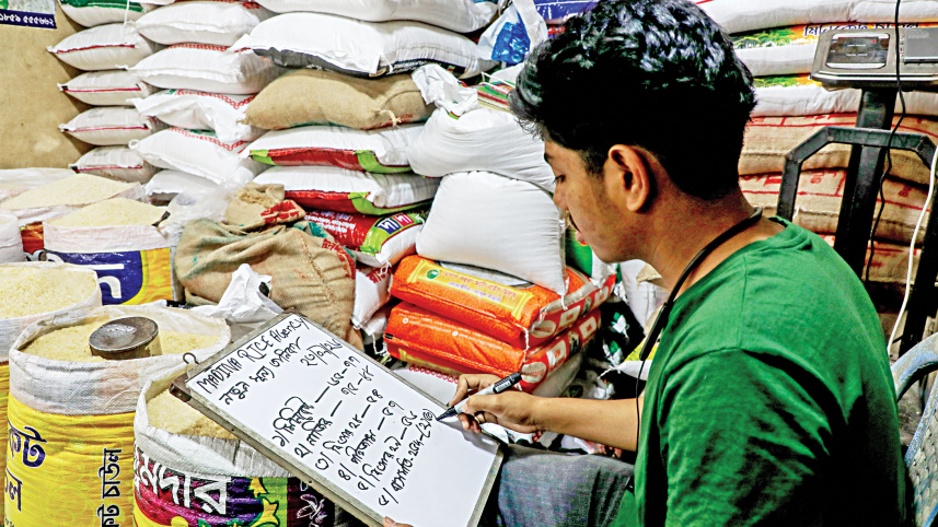 জ্বালানির দাম বাড়তেই বাড়তি খরচের চাপে মানুষ