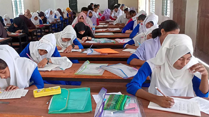 হবিগঞ্জে ভুল প্রশ্নে দাখিল পরীক্ষা