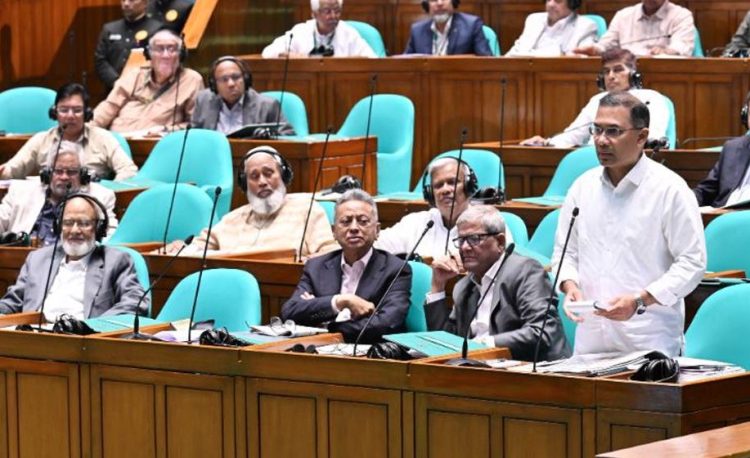 ১০ সদস্যের কমিটিতে যারা আছেন
