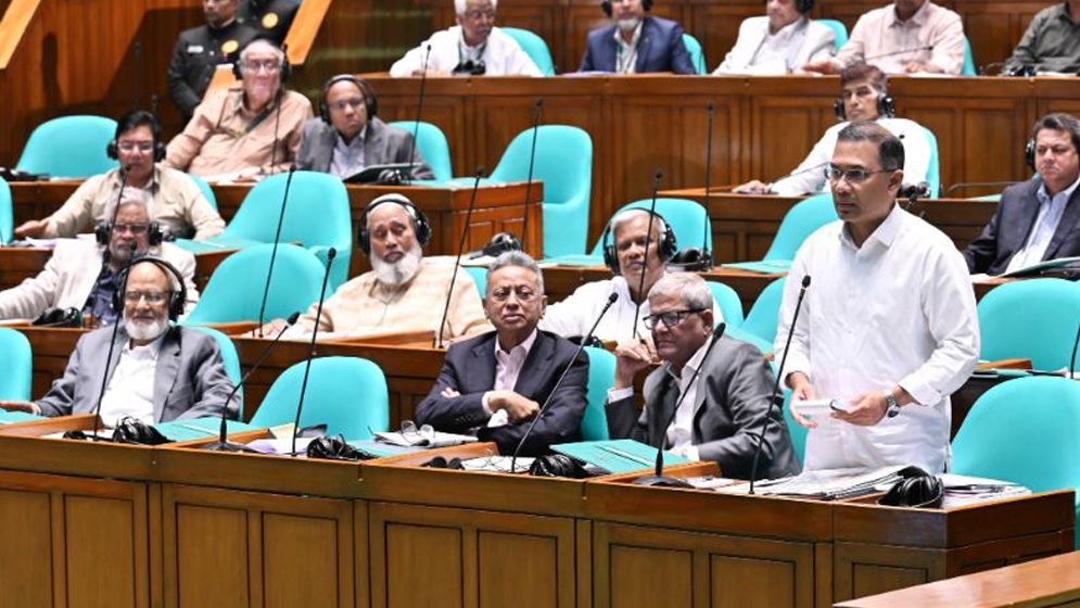 ১০ সদস্যের কমিটিতে যারা আছেন
