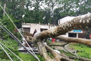 কালবৈশাখীর তাণ্ডবে অন্ধকারে কমলগঞ্জ