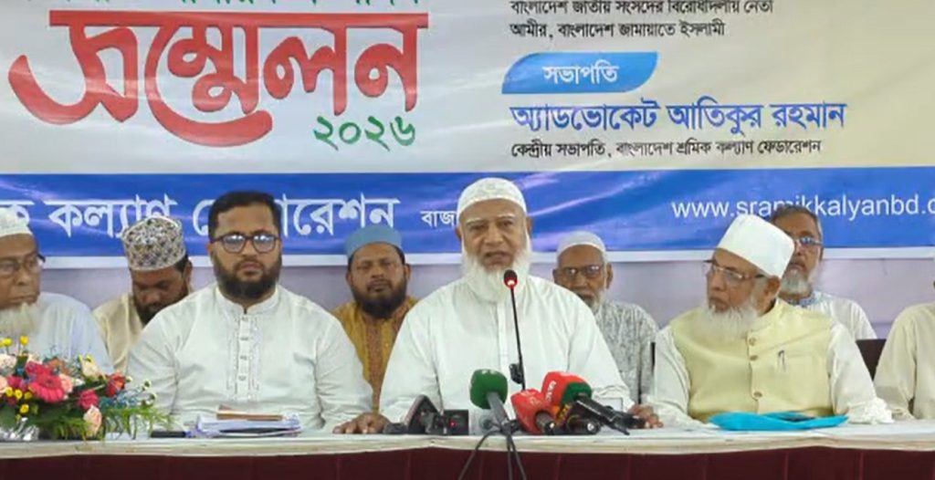 তেল পেতে শ্রমিকের দিন নষ্ট, সংসদেও থামিয়ে দেওয়া হয়