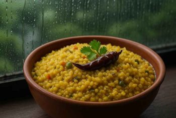 বৃষ্টি এলেই কেন এতো খিচুড়ি খেতে ইচ্ছে করে?