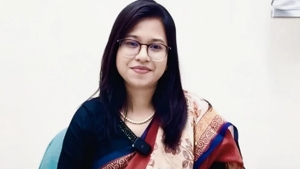 মনিরার রিট শুনানি অন্য কোর্টে দিলেন বিচারক