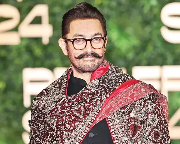 ফের ক্রিকেটের গল্পে আমির