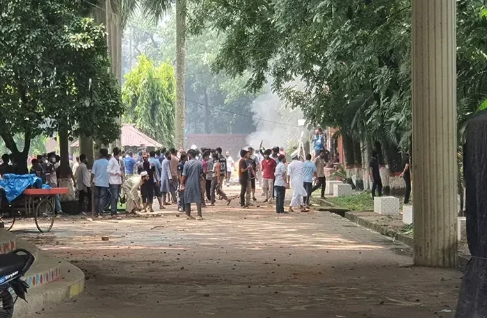 নতুন ভিসির যোগদানকে কেন্দ্র করে উত্তাল ডুয়েট, সংঘর্ষে আহত ২০