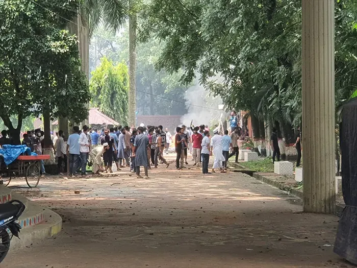 নতুন ভিসির যোগদানকে কেন্দ্র করে উত্তাল ডুয়েট, সংঘর্ষে আহত ২০