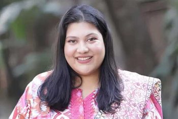 চলে গেলেন কারিনা কায়সার