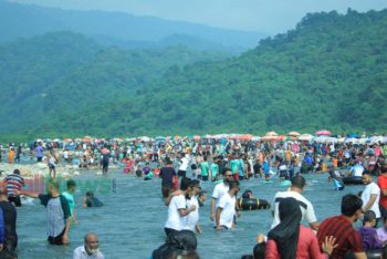 প্রকৃতিপ্রেমী পর্যটকে মুখরিত সিলেট