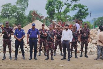 জাফলংয়ে ৭ হাজার ঘনফুট পাথর জব্দ