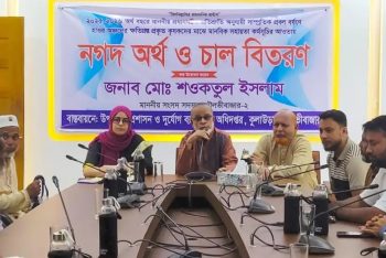 কুলাউড়ায় ক্ষতিগ্রস্ত কৃষকদের মাঝে নগদ অর্থ ও চাল বিতরণ