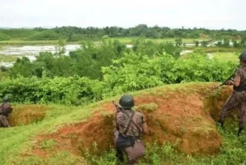 লালমনিরহাট সীমান্তে ভারতীয় চোরাকারবারিদের অনুপ্রবেশের চেষ্টা  বিজিবির ফাঁকা গুলি