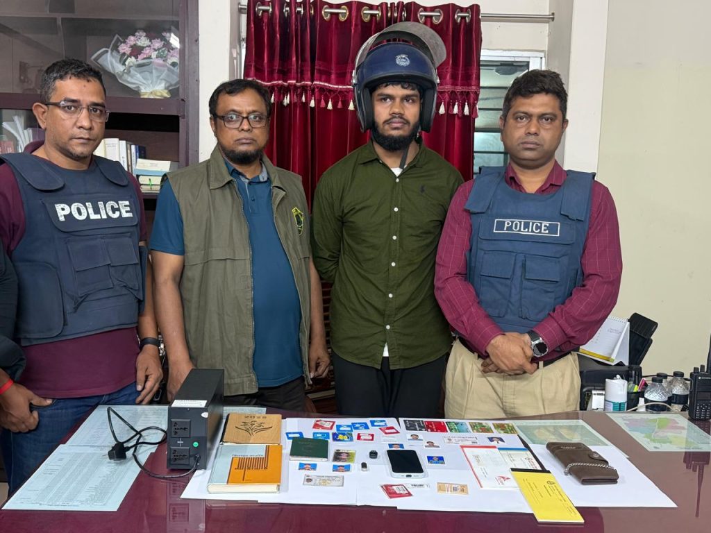 বড়লেখায় সীমান্ত দিয়ে পালানোর সময় নিষিদ্ধ উগ্রবাদী সংগঠনের সদস্য গ্রেফতার