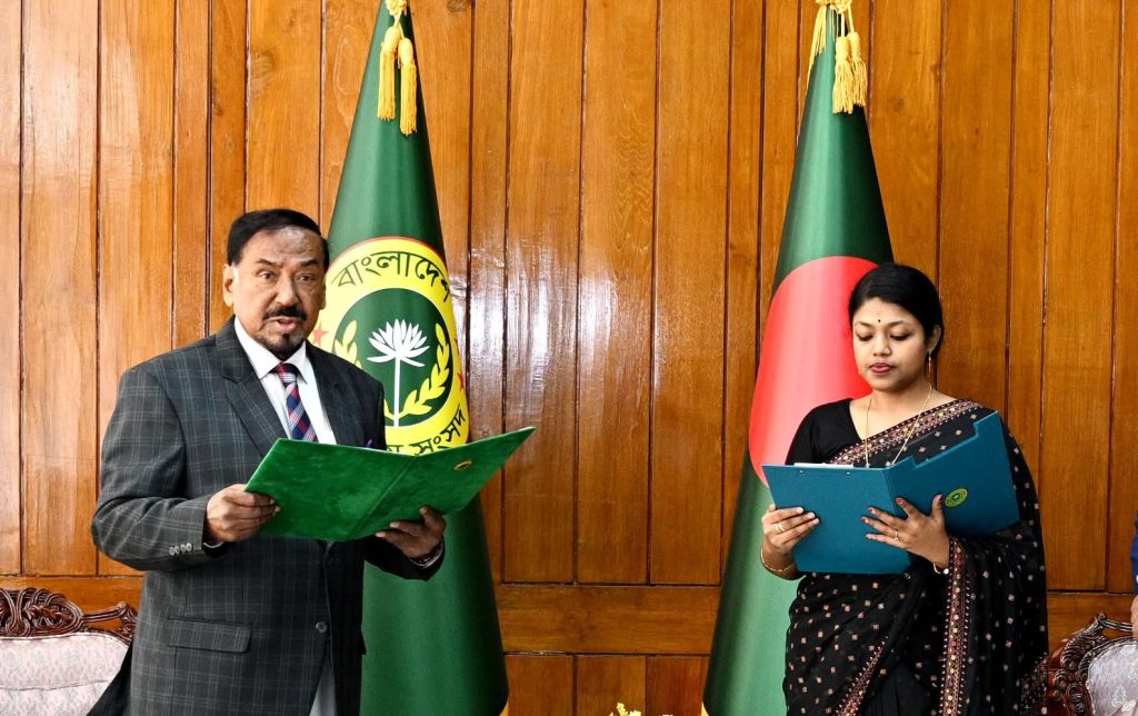 এমপি হিসেবে শপথ নিলেন নুসরাত
