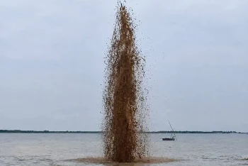 সুনামগঞ্জের হাওরে গ্যাস নাকি অন্য কিছু