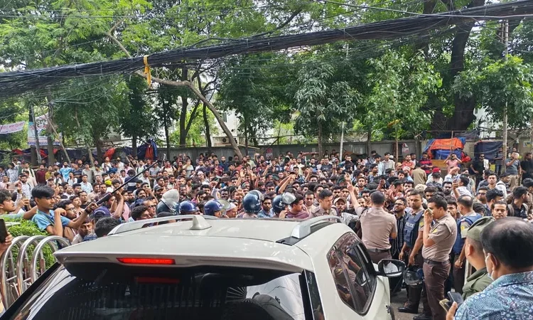 প্রবাসী কল্যাণ মন্ত্রণালয় ঘেরাও কোরিয়া ভিসা প্রত্যাশীদের