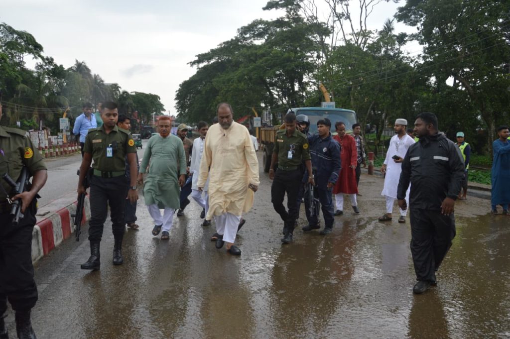 কোরবানির বর্জ্য অপসারণে ব্যস্ত সিসিকের কর্মীরা, পরিদর্শন কলেন প্রশাসক