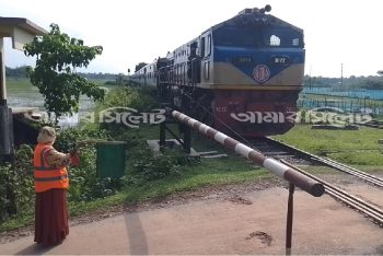 যে নারীর হাতের ইশারায় নিয়ন্ত্রিত হয় ট্রেন