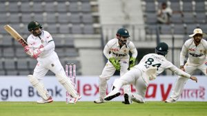 ব্যাটিং বিপর্যয়ে বাংলাদেশ