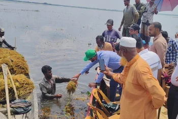 মৌলভীবাজারে ক্ষতিগ্রস্ত কৃষকদের পাশে জেলা প্রশাসক