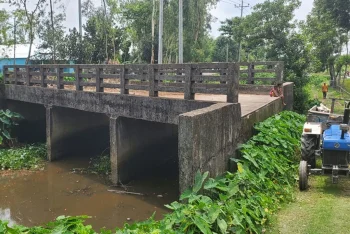 ব্রিজ নির্মাণের ২০ বছরেও হয়নি সংযোগ সড়ক