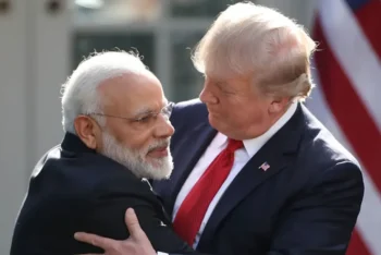 মোদিকে কাছে বসিয়ে ‘কিলার’ আখ্যা দিলেন ট্রাম্প