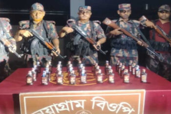 বিয়ানীবাজার বিজিবি দেখে মদের চালান ফেলে পালাল চোরাকারবারীরা