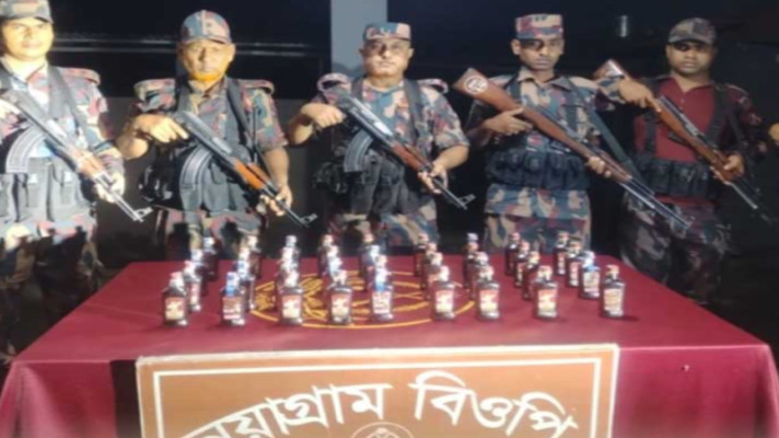 বিয়ানীবাজার বিজিবি দেখে মদের চালান ফেলে পালাল চোরাকারবারীরা