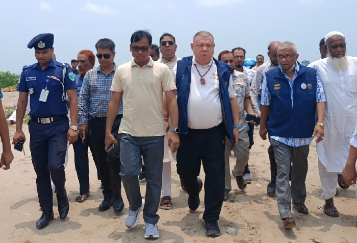চীনা প্রতিনিধিদল নিয়ে স্থান পরিদর্শন করলেন মন্ত্রী আরিফুল হক