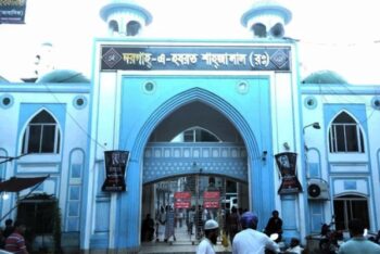 শাহজালাল-শাহপরানের মাজারের দানবাক্সে তালা