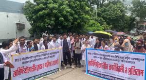 সিলেটে কর্মবিরতিতে ওসমানী হাসপাতালের ইন্টার্ন চিকিৎসকরা