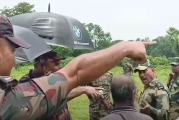 আপনি গুলি করলে আমি বসে থাকবো?