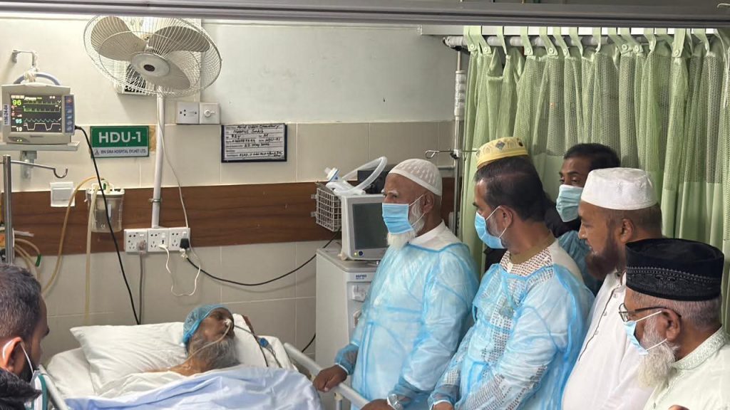 হাসপাতালে মাওলানা ফরিদ উদ্দিন চৌধুরীকে দেখতে এলেন বিরোধীদলীয় নেতা
