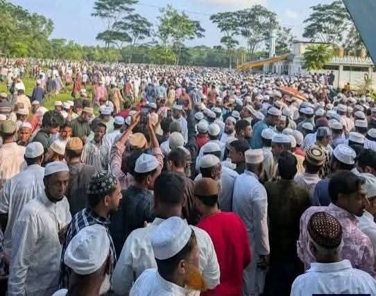 মানুষের ভালবাসায় সিক্ত হয়ে শেষ বিদায় নিলেন মাওলানা ফরিদ চৌধুরী