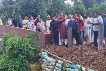 গোলাপগঞ্জের ‘দেওয়ানের পুল’র কাজ পরিদর্শনে এডভোকেট এমরান চৌধুরী এমপি 