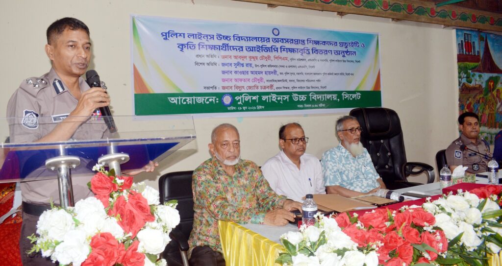 শিক্ষকরা সমাজের আলোকবর্তিকা: এসএমপি কমিশনার