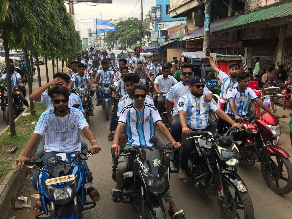মৌলভীবাজারে আর্জেন্টিনা সমর্থকদের বর্ণাঢ্য শোভাযাত্রা