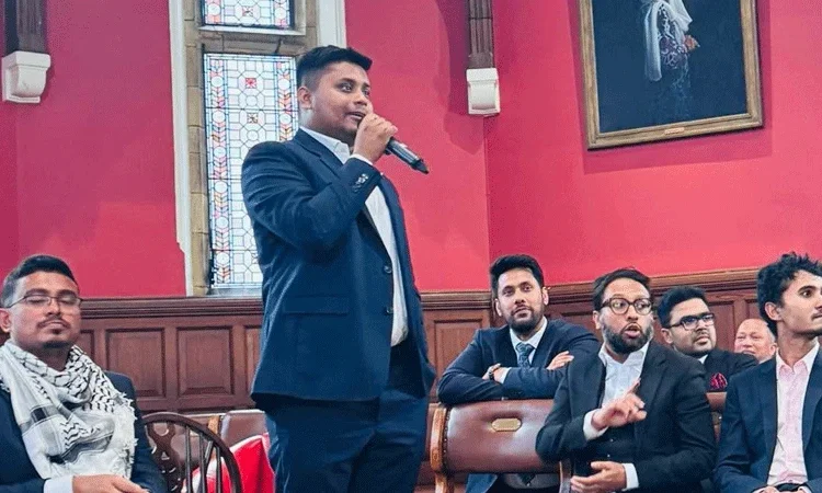 লন্ডনে হাসনাত আবদুল্লাহর অনুষ্ঠানে ডিম নিক্ষেপ, আওয়ামী লীগ নেতাসহ আটক ৩