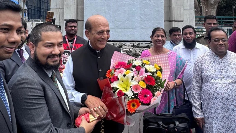 বাংলাদেশে পৌঁছালেন ভারতের নতুন হাইকমিশনার দীনেশ ত্রিবেদী