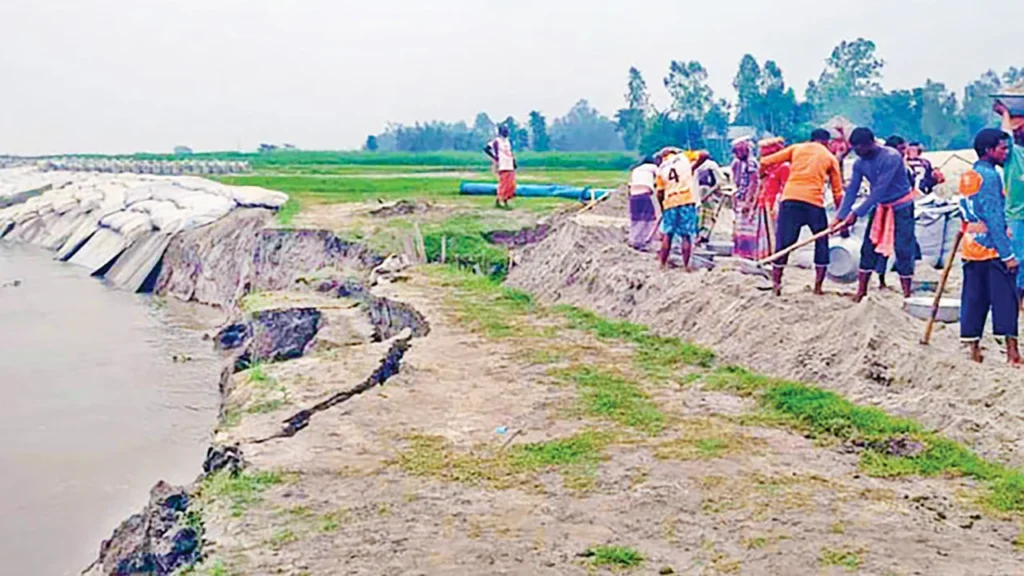 সুরমা নদীতে ভাঙন ভিটেমাটি হারিয়ে দিশাহারা মানুষ