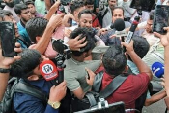 ধানমন্ডি ৩২-এ জামায়াতের বিক্ষোভ শেষে সাংবাদিকের ওপর হামলা