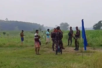 ৮০ ঘণ্টা পর ১২ জনকে ফেরত নিল বিএসএফ