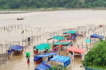 জাফলংয়ে এক রাতেই তছনছ শতাধিক দোকান